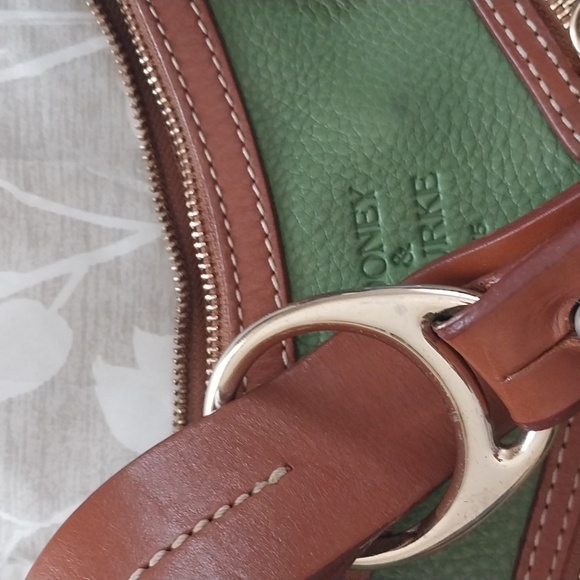 Vintage Dooney & Bourke shoulder Bag. - Picture 11 of 16